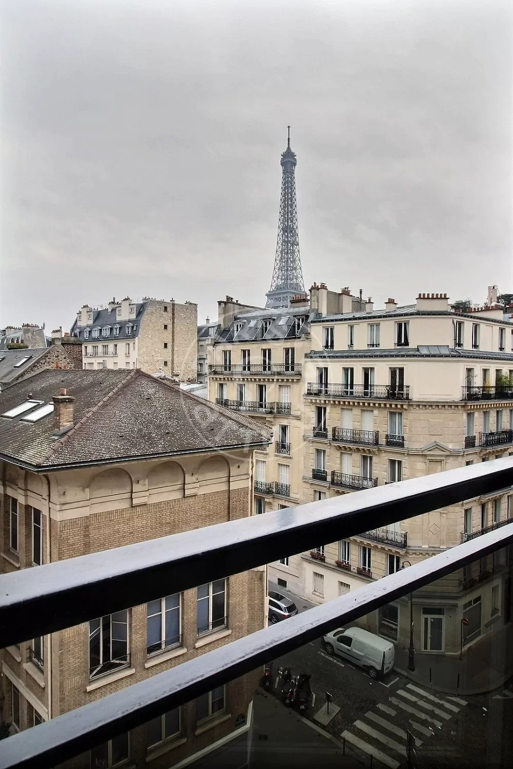 Flat Rue Beethoven in Paris