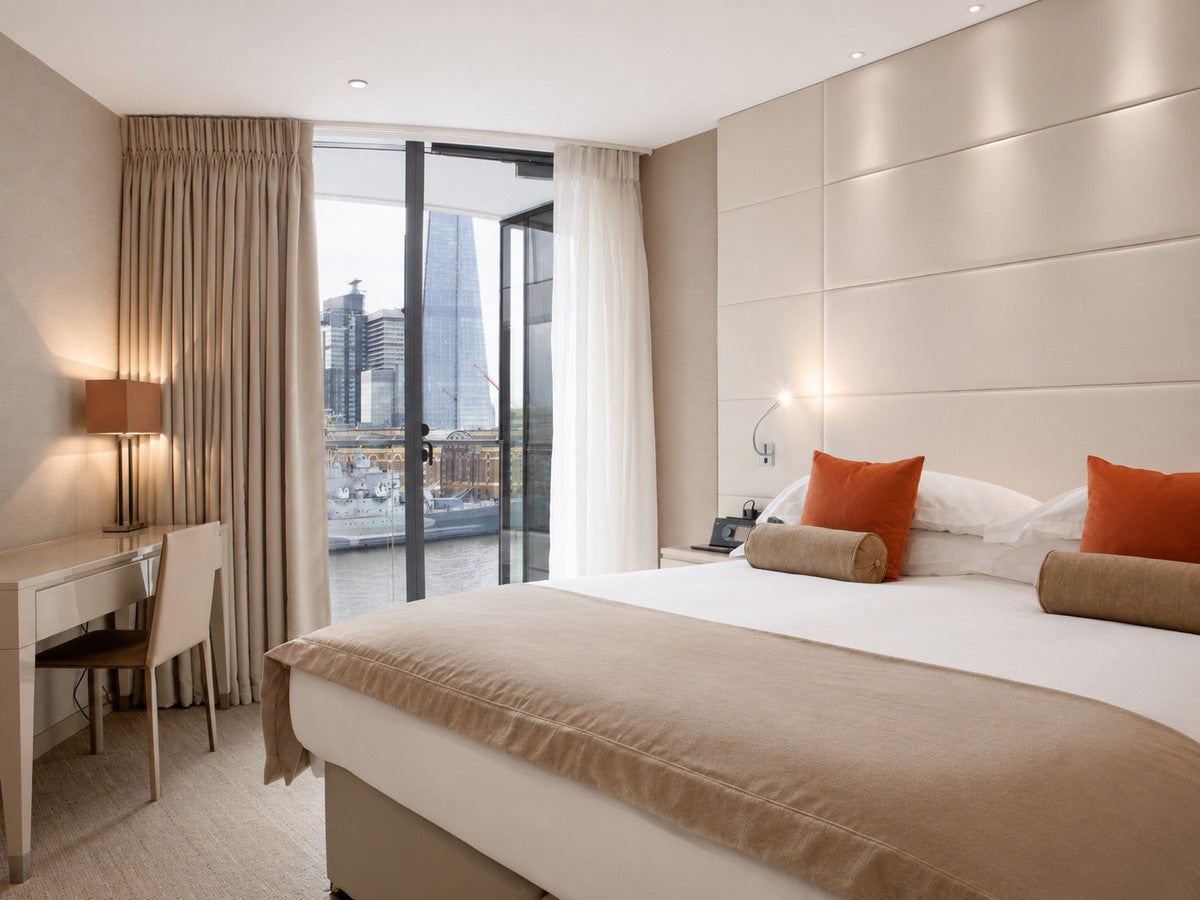 Flat Sugar Quay Walk in City of London
