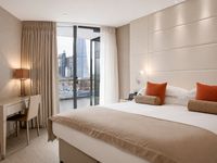 Flat Sugar Quay Walk in City of London