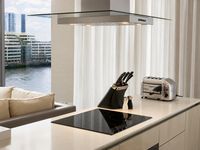 Flat Sugar Quay Walk in City of London