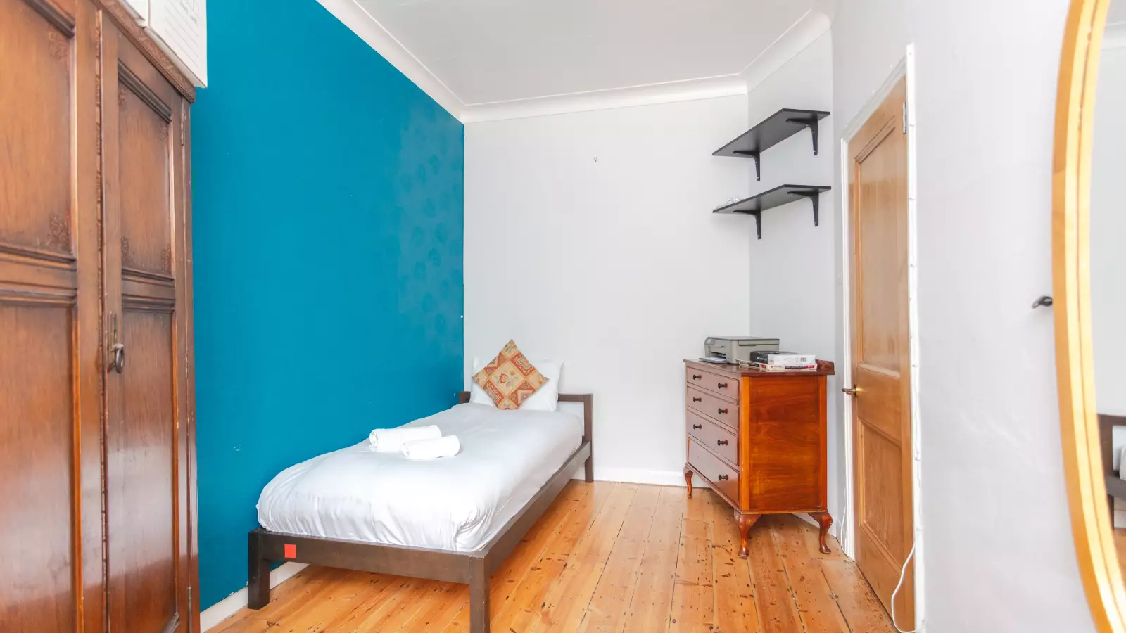 Flat Avonmouth Street in Greater London