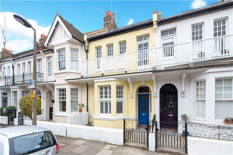 Flat Thornton Road in Greater London