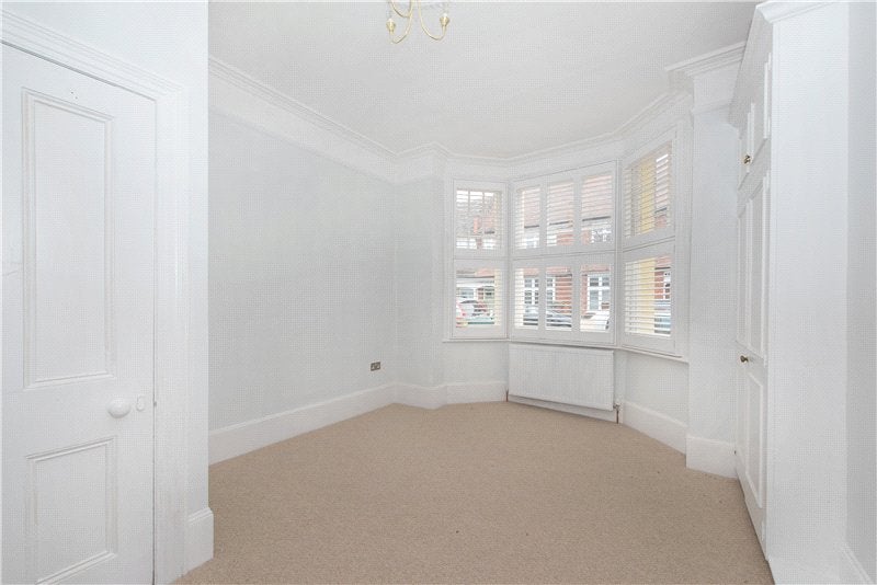 Flat Thornton Road in Greater London