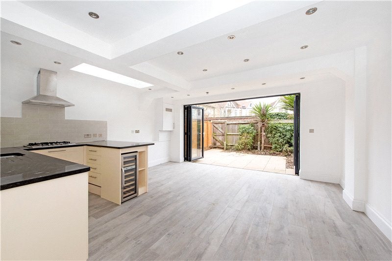 Flat Thornton Road in Greater London