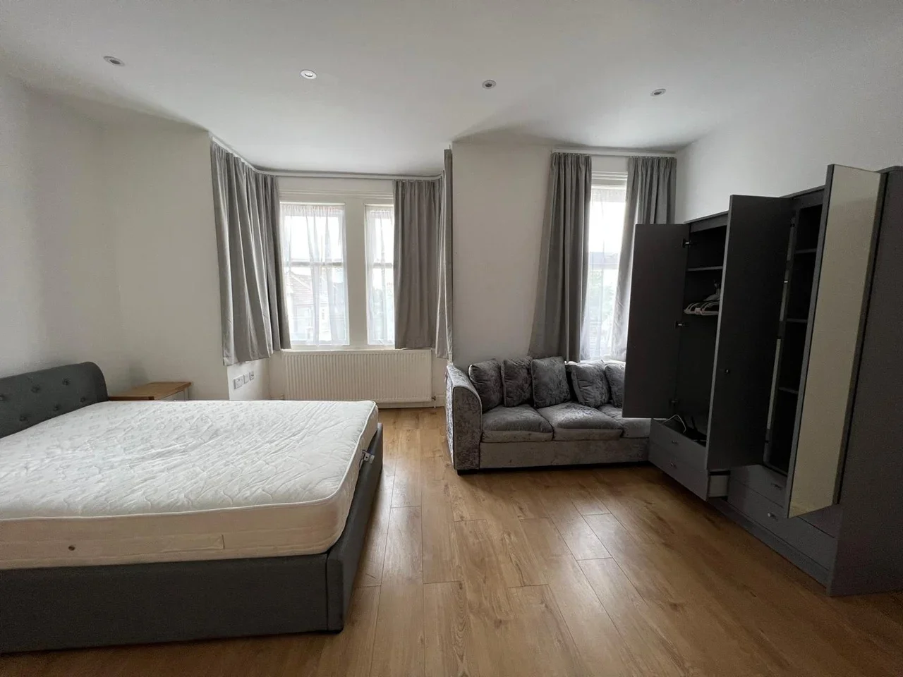 Flat Kingsley Road in Greater London
