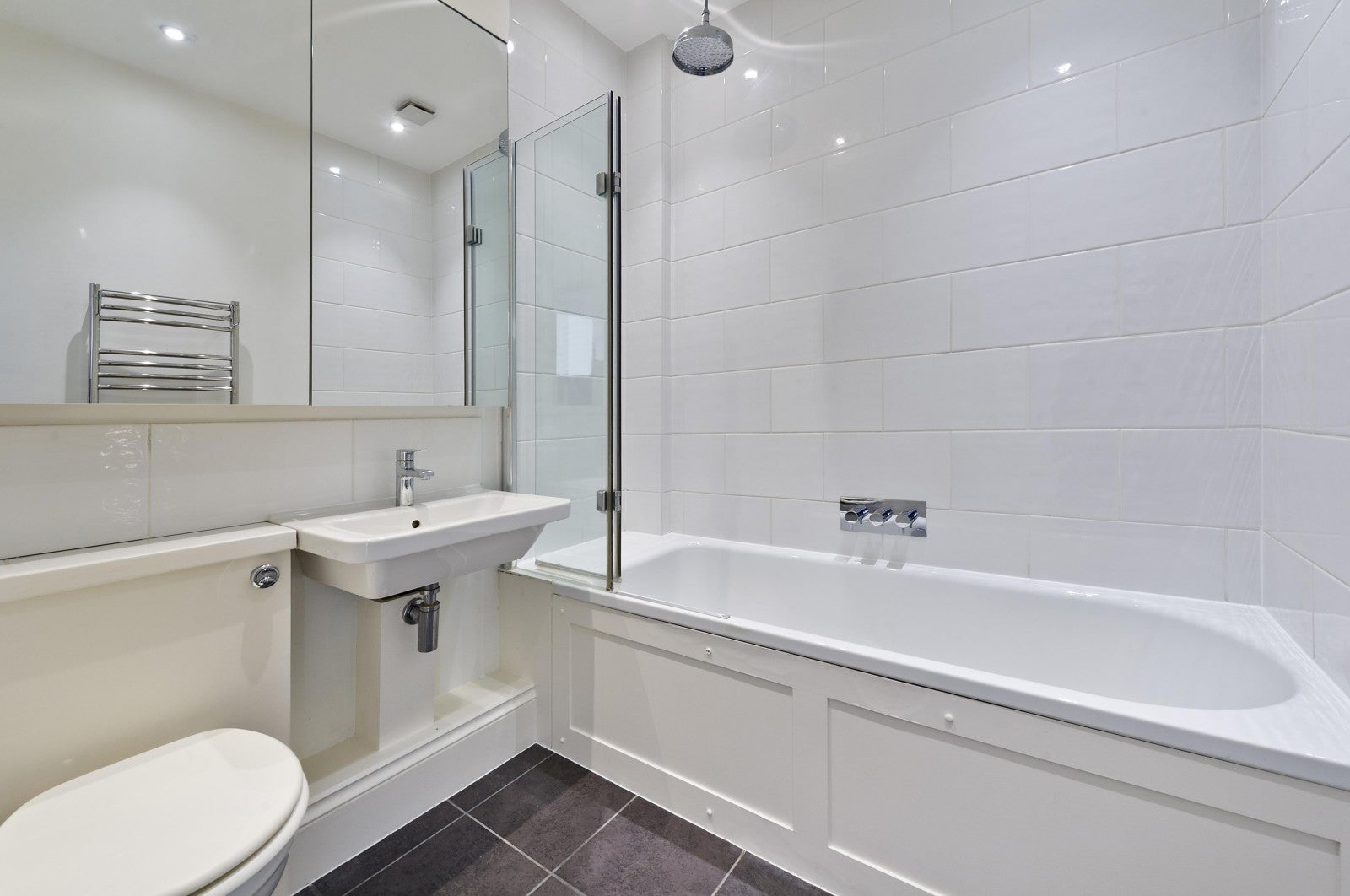 Flat Ladbroke Grove in Greater London
