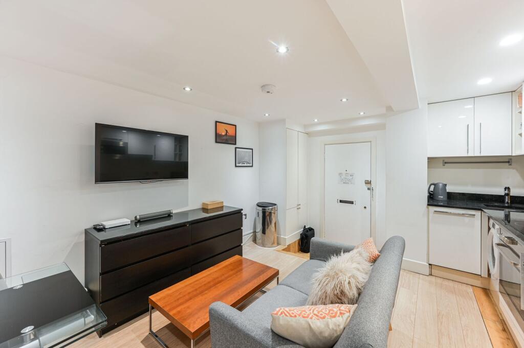 Flat Sloane Avenue in Greater London