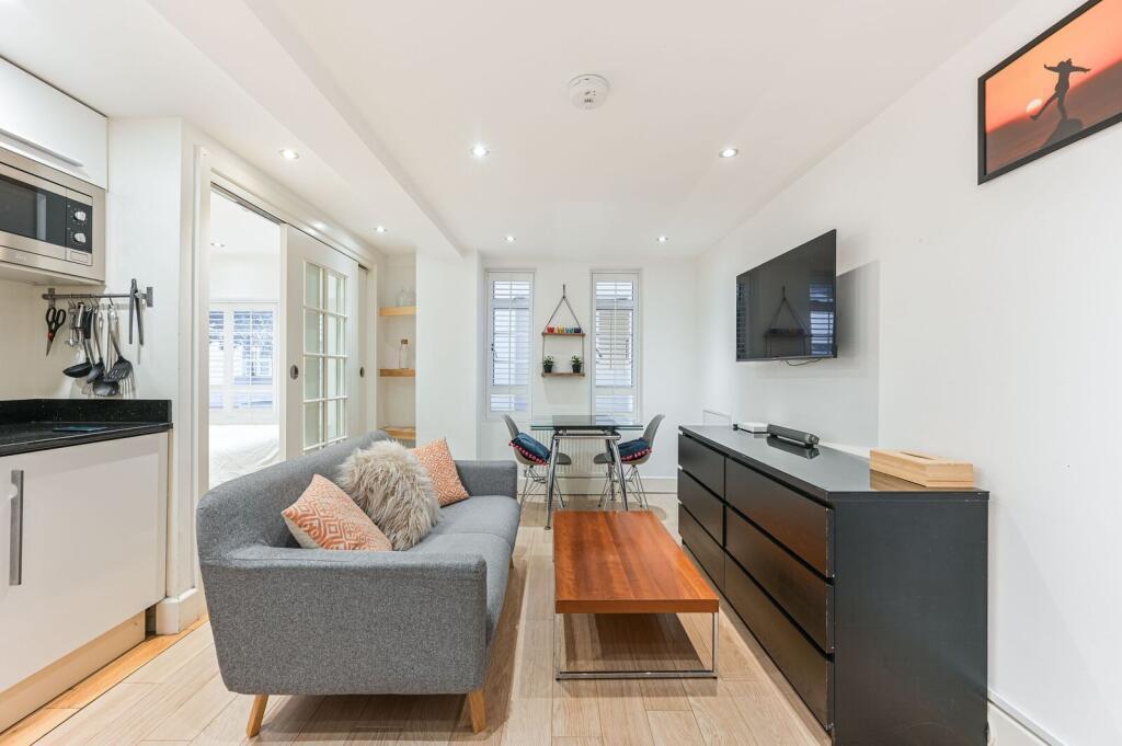 Flat Sloane Avenue in Greater London