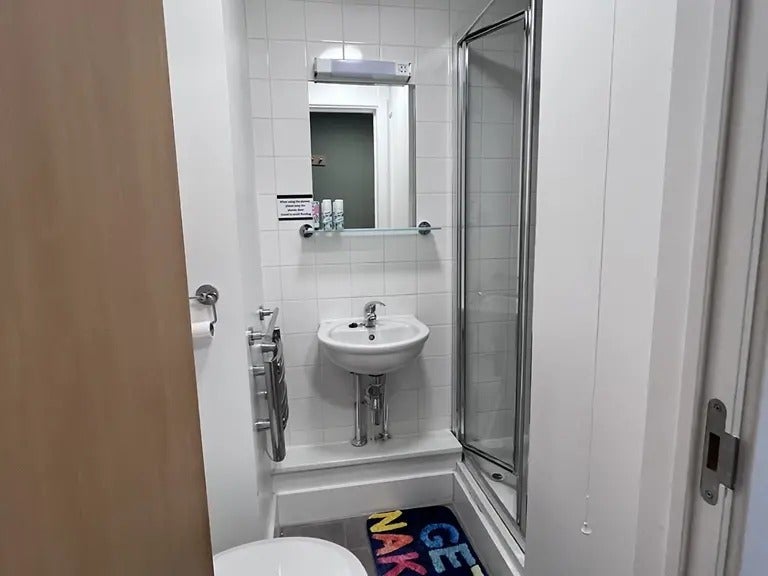 Room Settles Street in Greater London