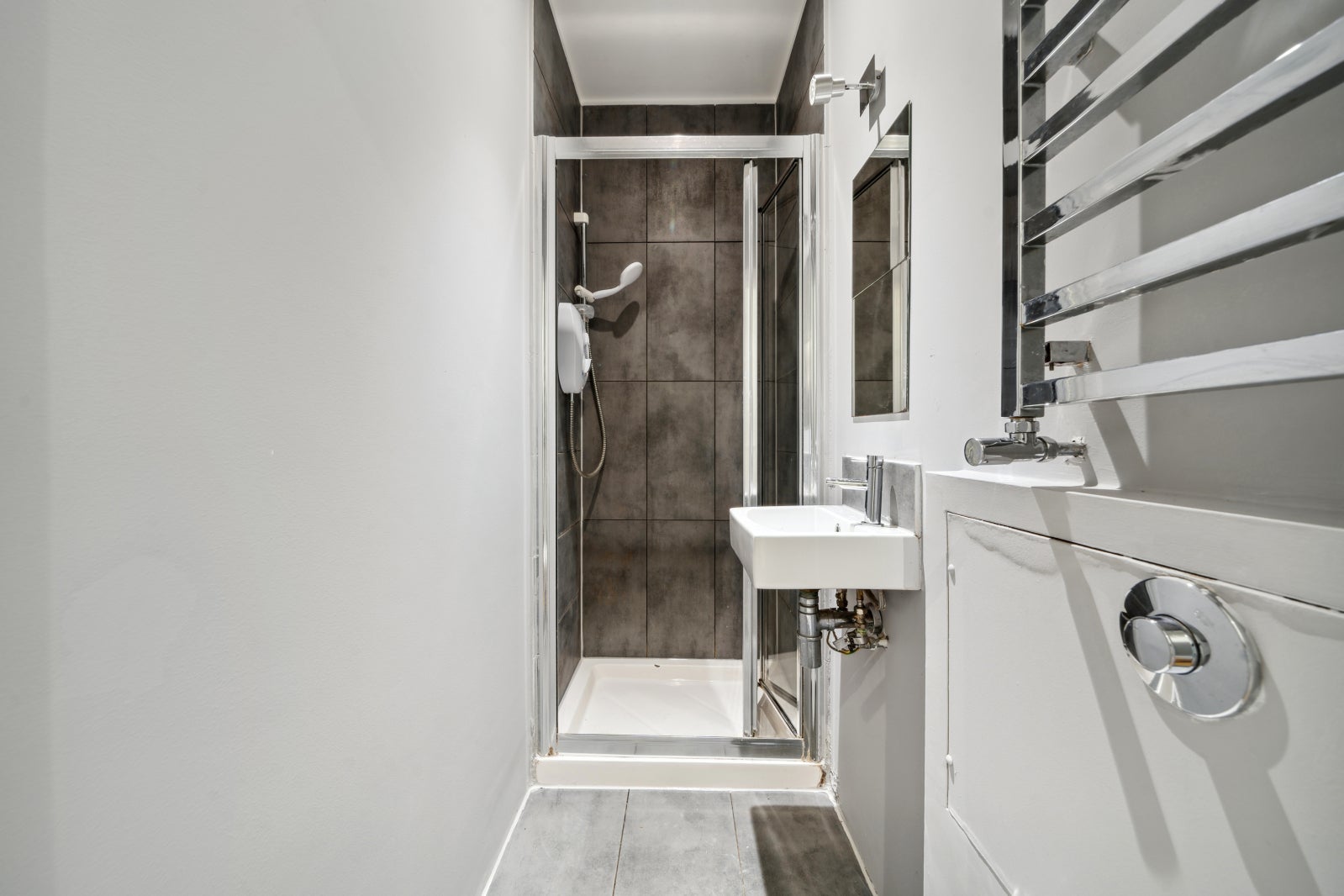 Flat Warbeck Road in Greater London