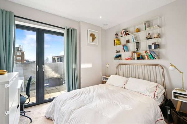 Flat Ufford Street in Greater London