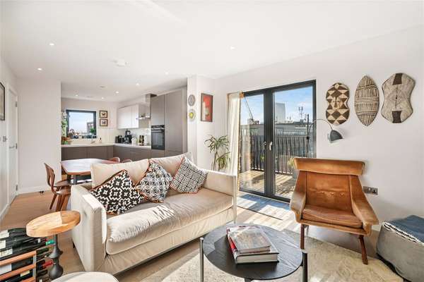 Flat Ufford Street in Greater London