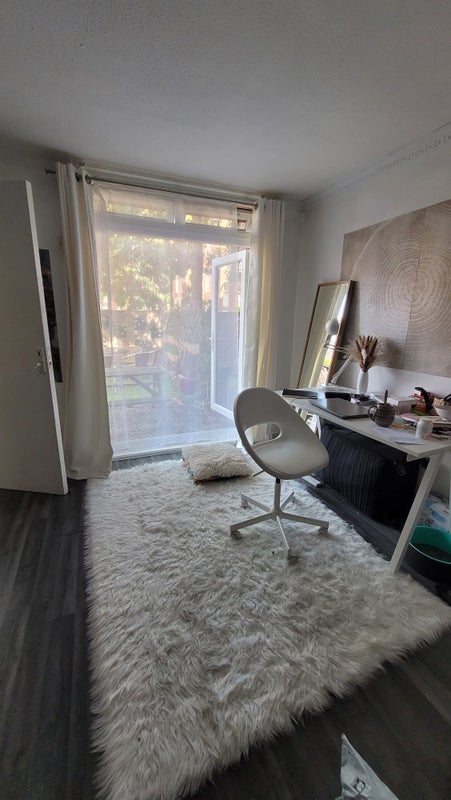 Room Olney Road in Greater London