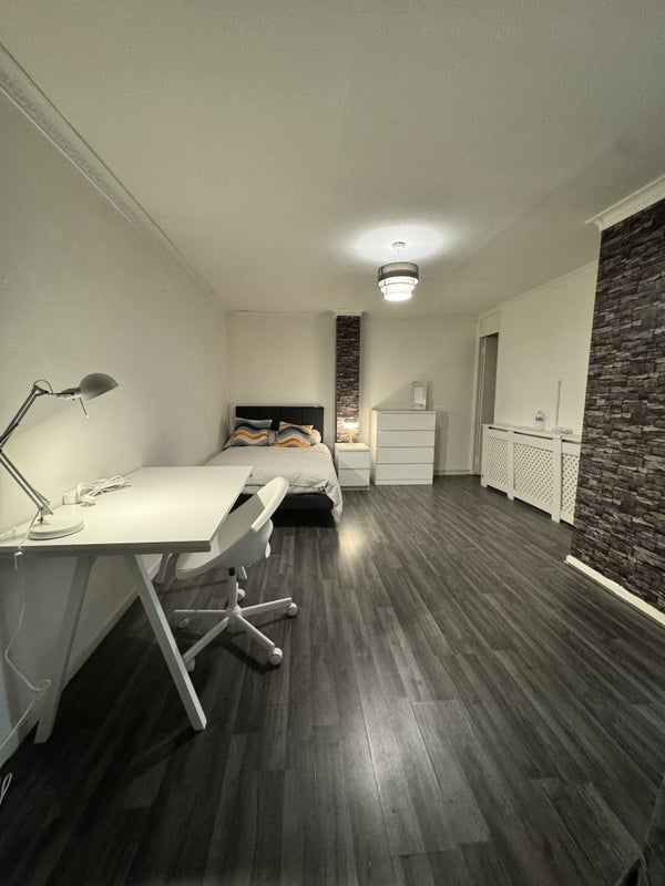 Room Olney Road in Greater London