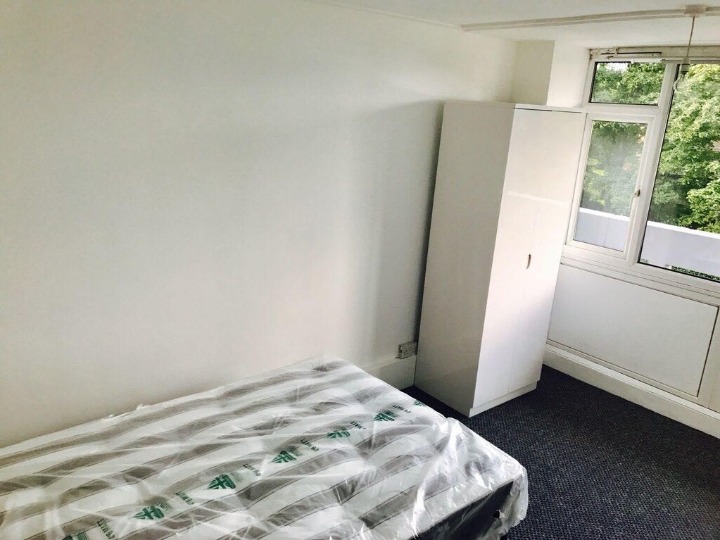 Flat St Columba's Close in Coventry