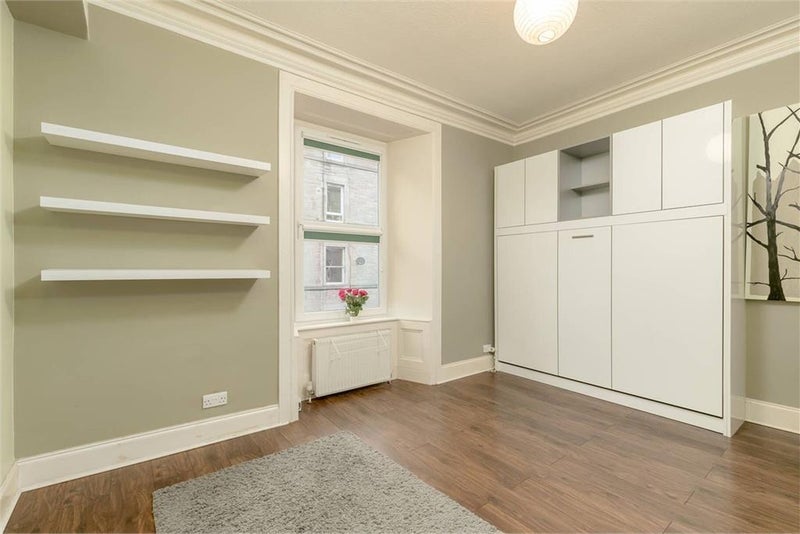 Room Drumdryan Street in City of Edinburgh