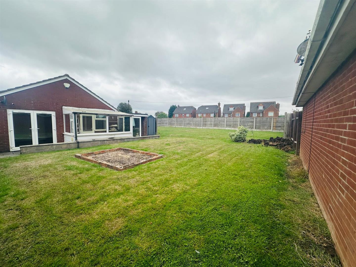 House Hoylake Close in Nuneaton and Bedworth