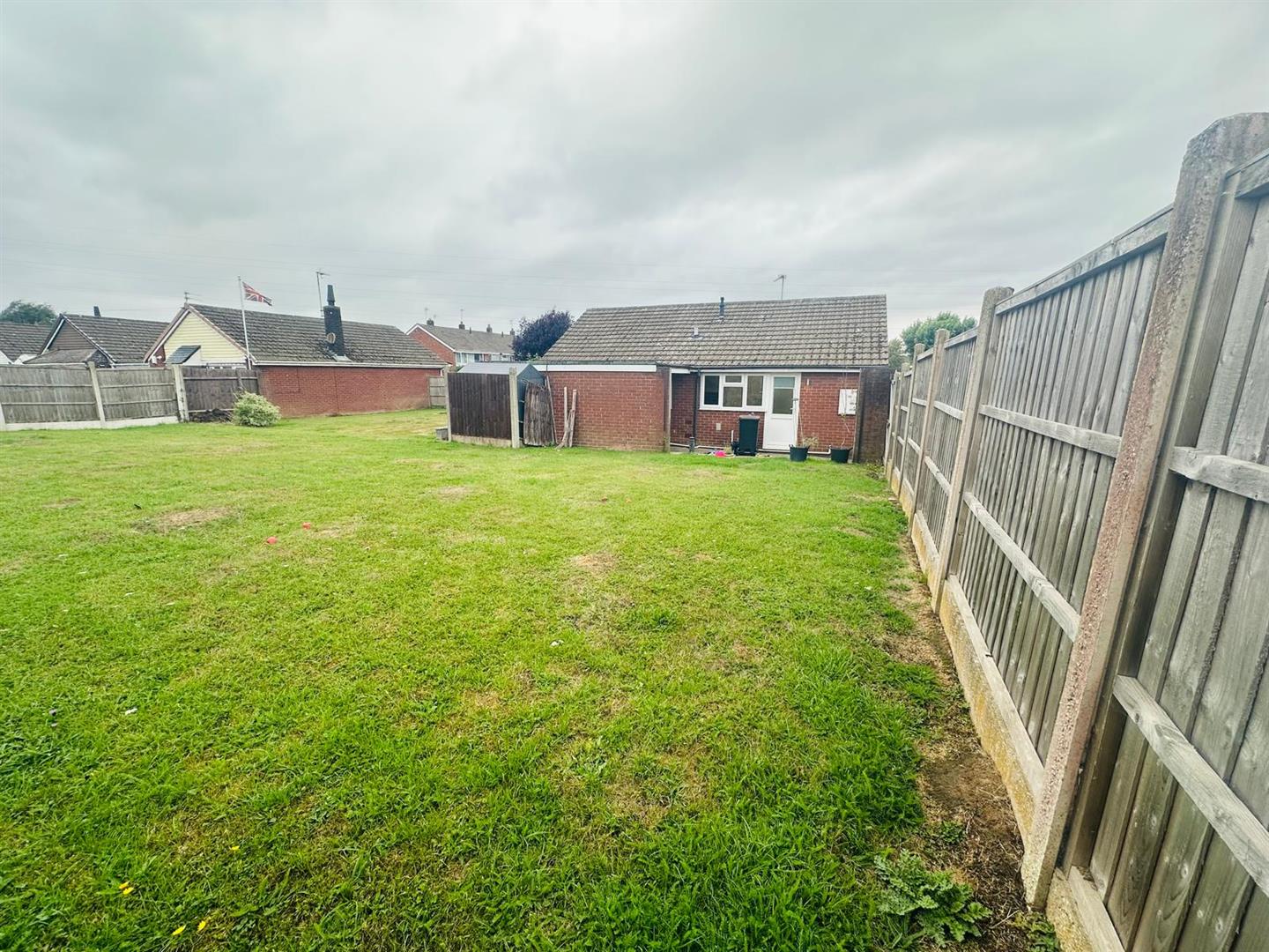 House Hoylake Close in Nuneaton and Bedworth