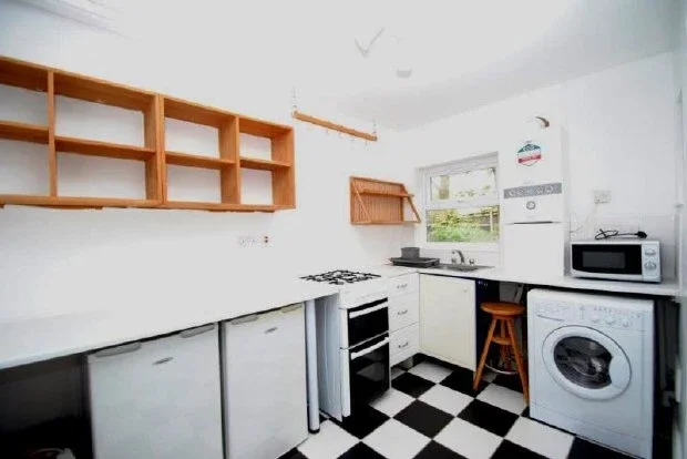Flat Brailsford Road in Greater London
