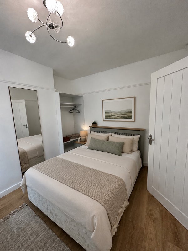 Room Crompton Way in Bolton