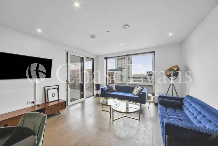 Flat Sayer Street in Greater London