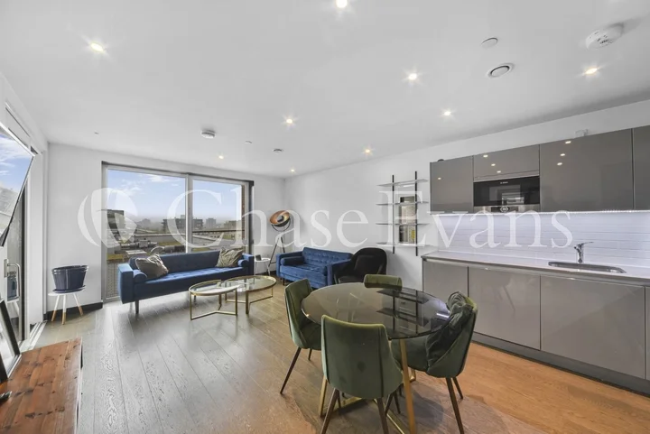 Flat Sayer Street in Greater London