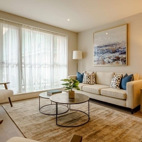 Flat Westferry Circus in Greater London