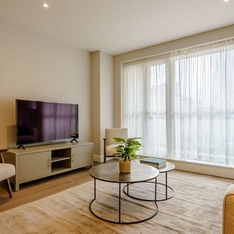 Flat Westferry Circus in Greater London