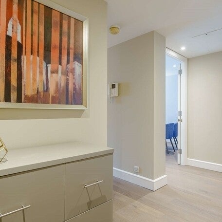 Flat Westferry Circus in Greater London