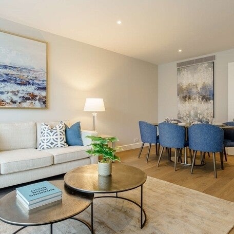 Flat Westferry Circus in Greater London