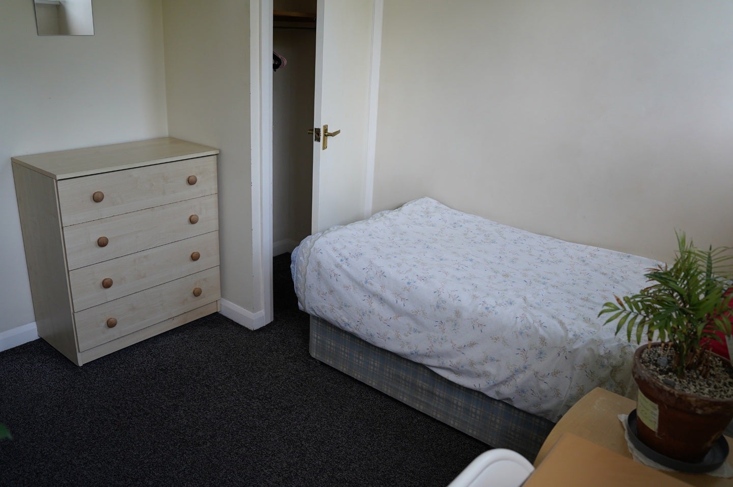 Room Hinton Road in Bournemouth