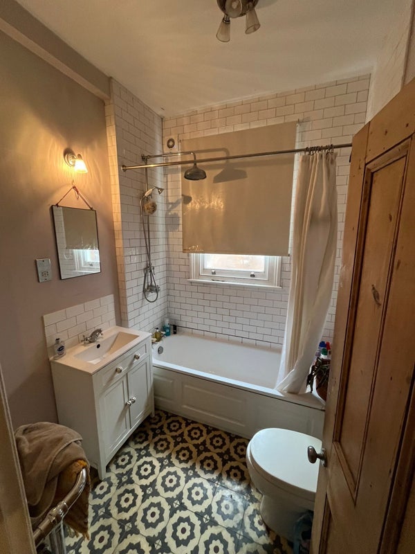 Room Barcombe Avenue in Greater London