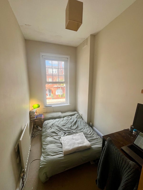 Room Barcombe Avenue in Greater London