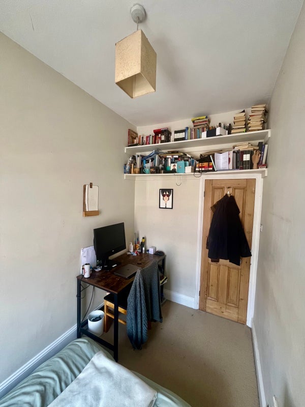 Room Barcombe Avenue in Greater London