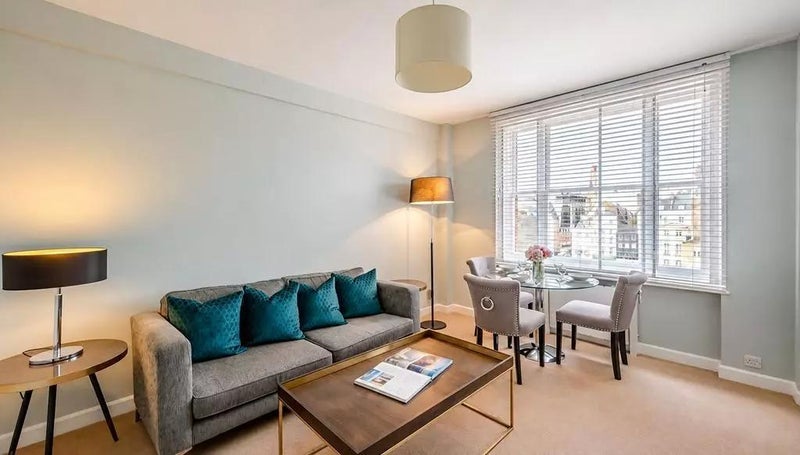 Room Hill Street in City of Westminster