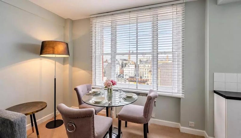 Room Hill Street in City of Westminster