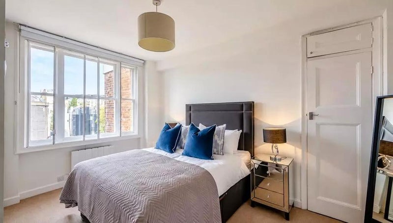 Room Hill Street in City of Westminster