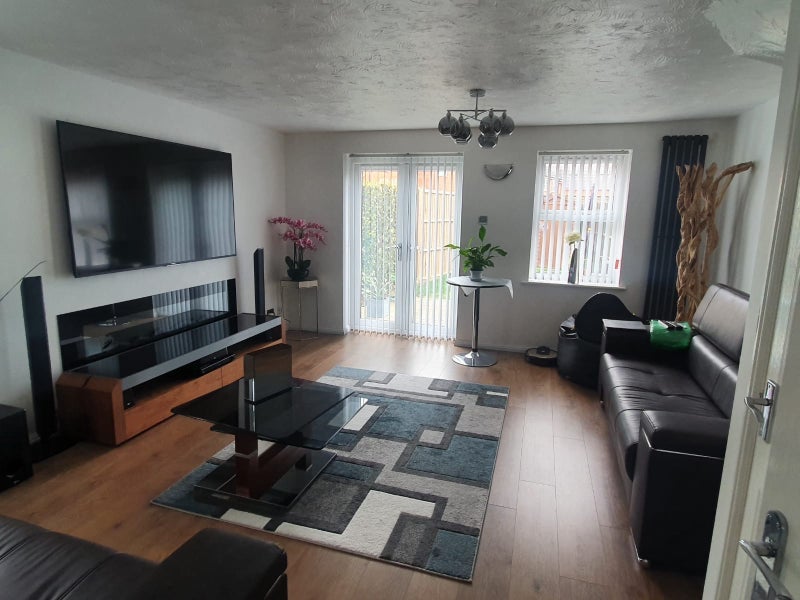 House Palace Close in Slough
