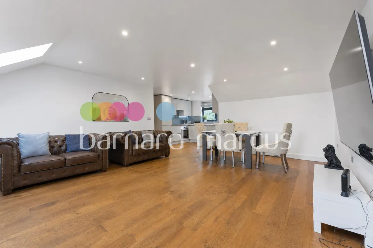 Flat Banstead Road in Greater London