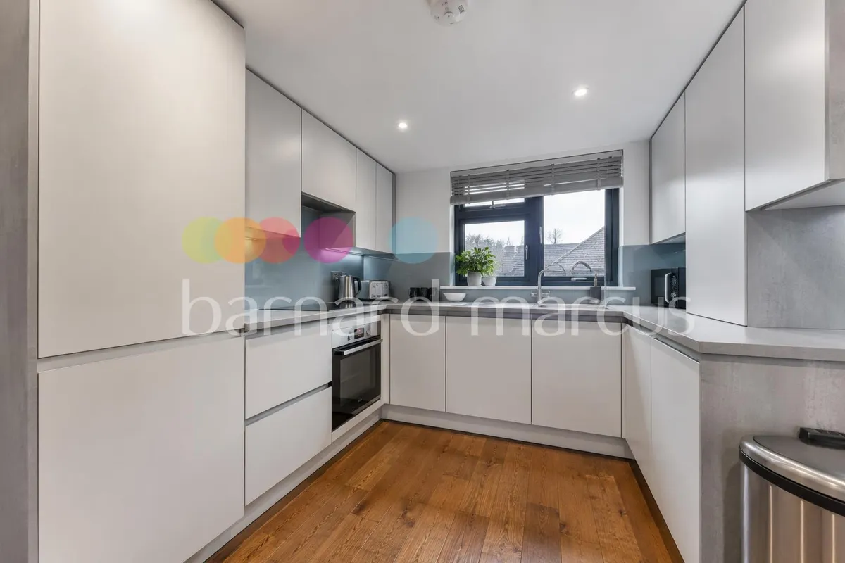 Flat Banstead Road in Greater London