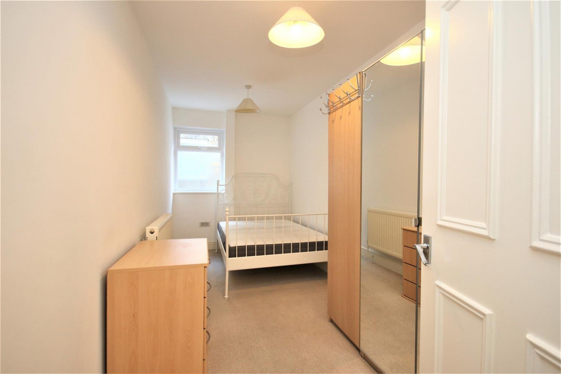 Flat Kimberley Gardens in Greater London