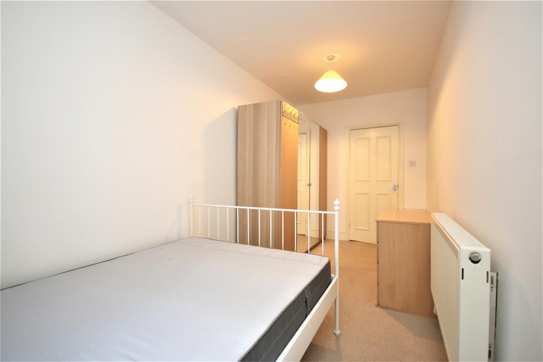 Flat Kimberley Gardens in Greater London