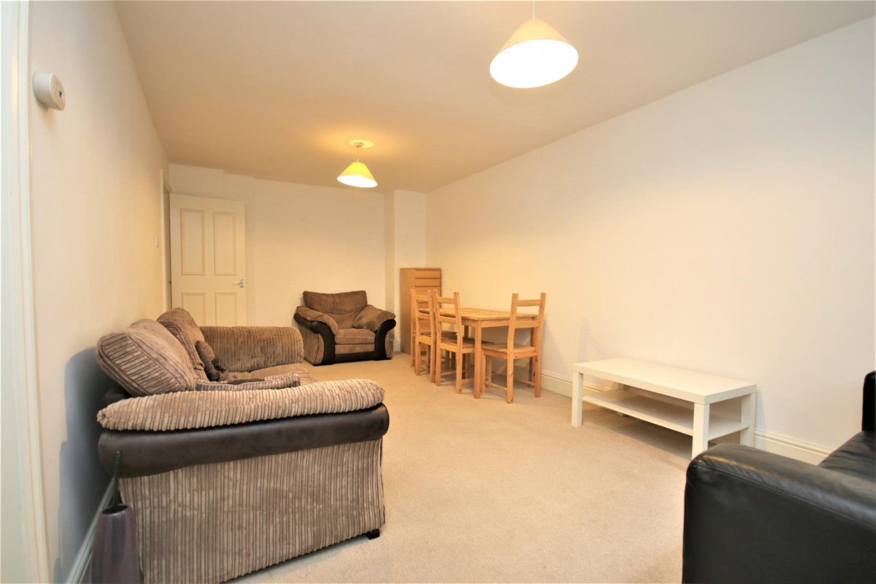 Flat Kimberley Gardens in Greater London