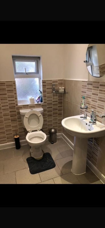 Room Rolleston Drive in Nottingham