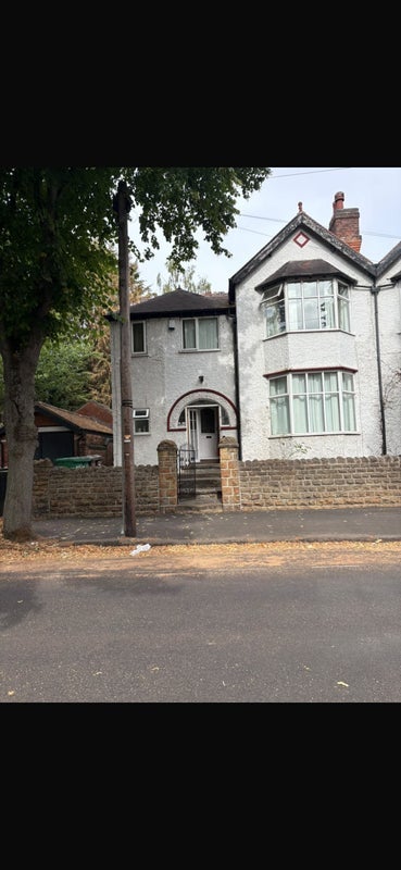 Room Rolleston Drive in Nottingham