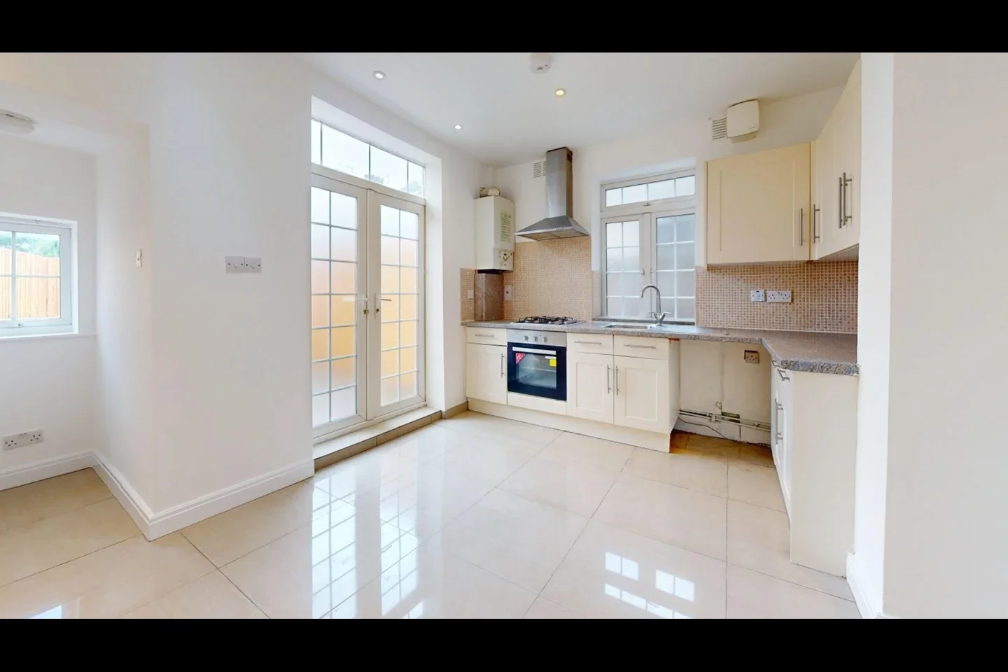 Flat Dundee Road in Greater London