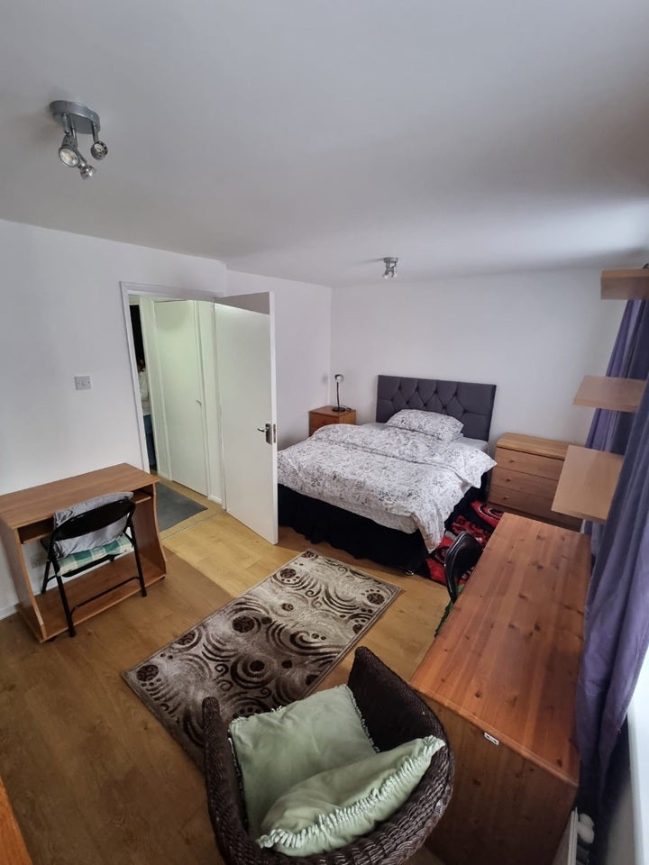 Room Harlinger Street in Greater London