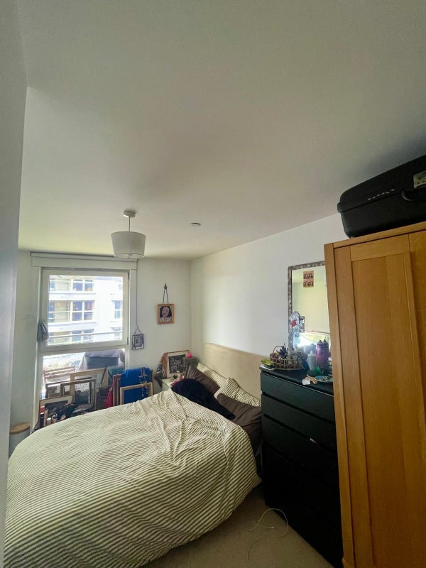 Room Queensland Road in Greater London