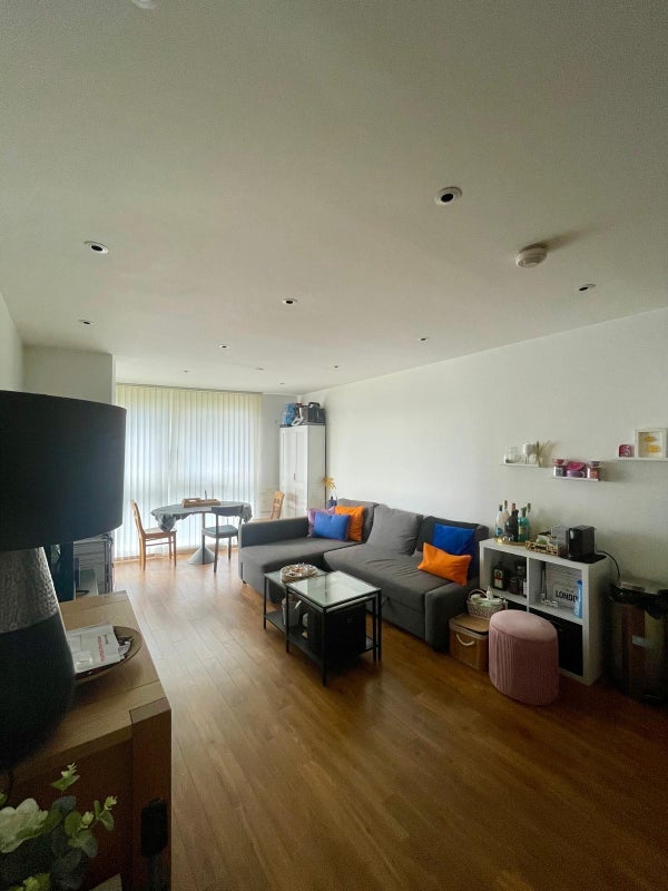 Room Queensland Road in Greater London
