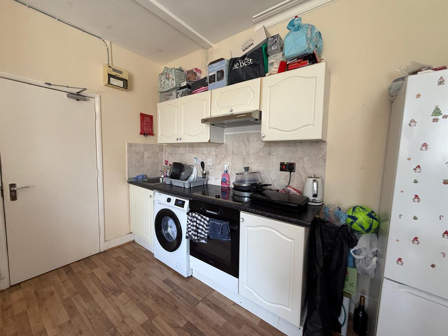 Flat Kelvin Avenue in Greater London